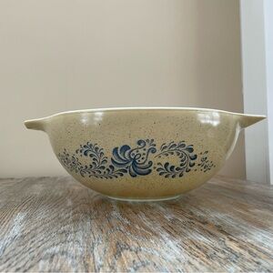 Vintage Pyrex Homestead Nesting Cinderella Bowl❤️